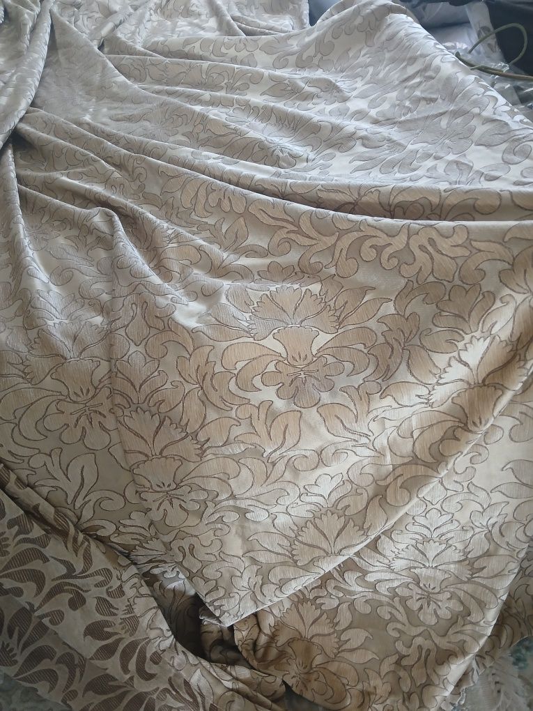 Vând perdele și draperii catifea lățime 2,30 și 2,20m inaltime