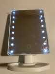 Oglinda de machiaj cu Led uri tavita caliate superioara cu senzor