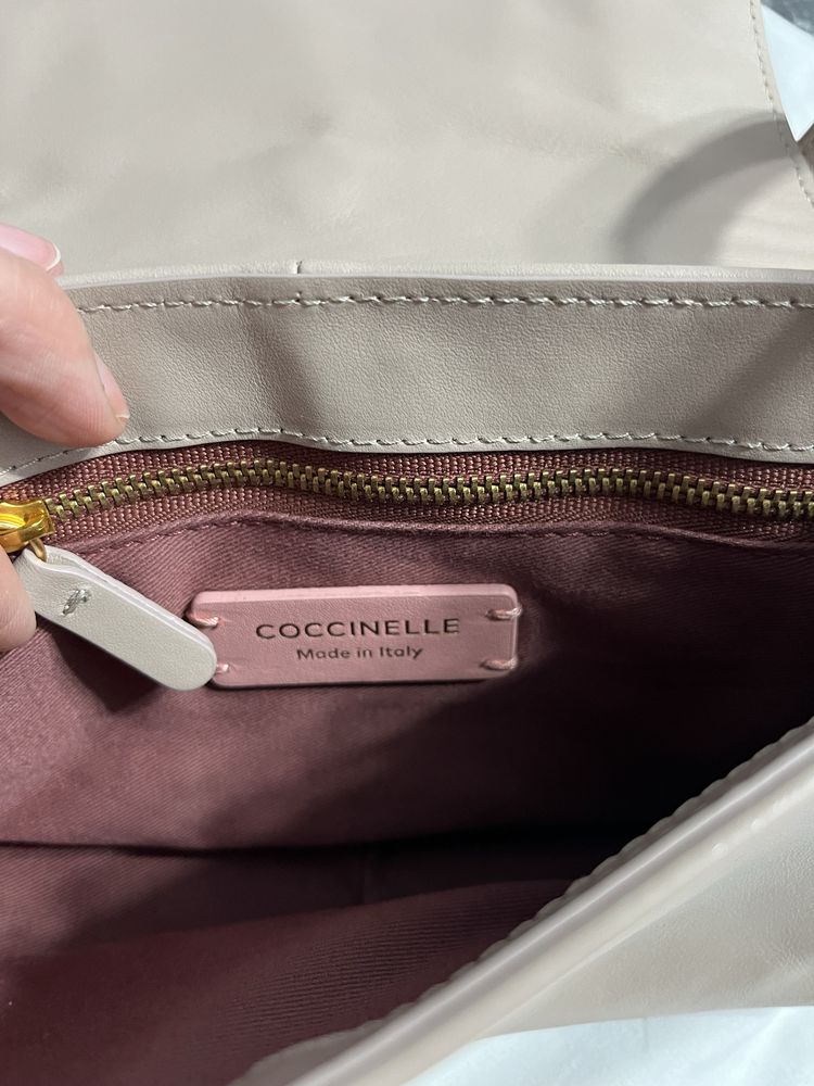 Продам женскую кожанную сумку Coccinelle