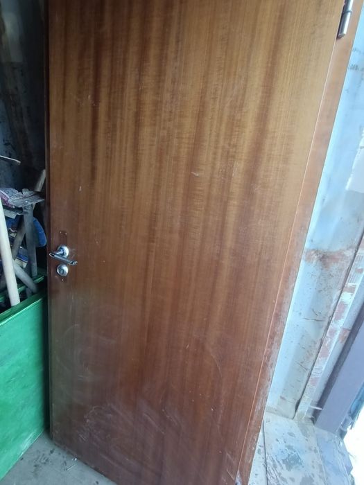 Двери коричневые