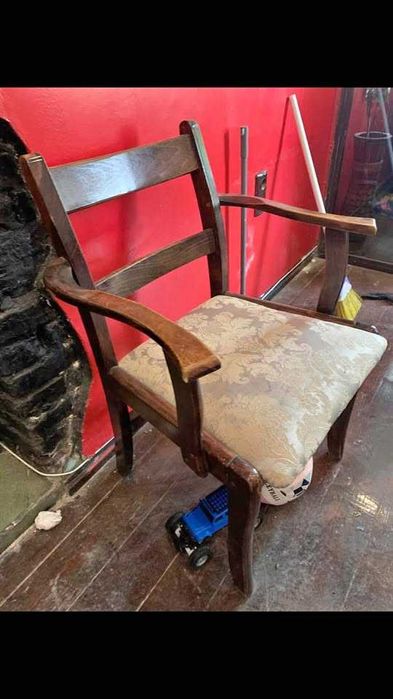 Продавам маси и столове