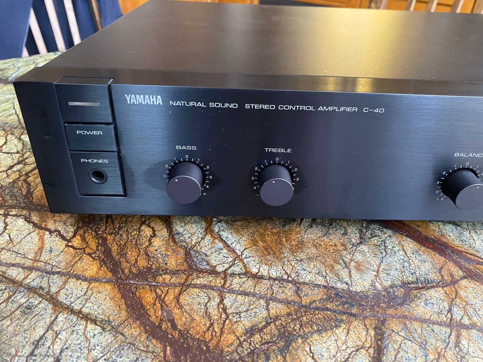 Продавам предусилвател Yamaha C 40 Natural Sound