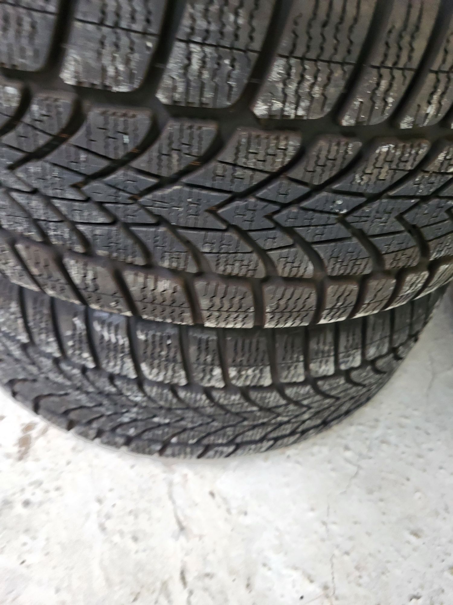 4 бр зимни 225/55/17 Dunlop
