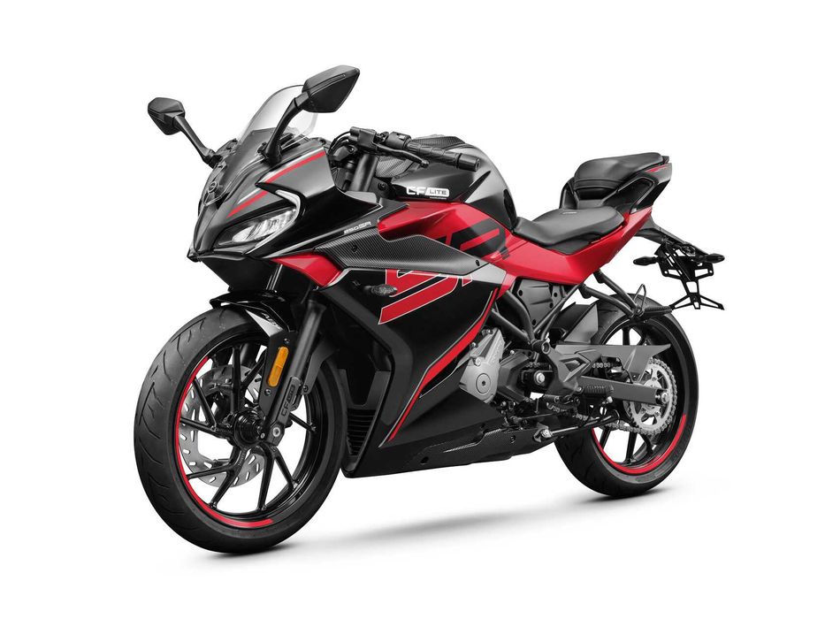 Новый спортбайк CFMOTO 250SR