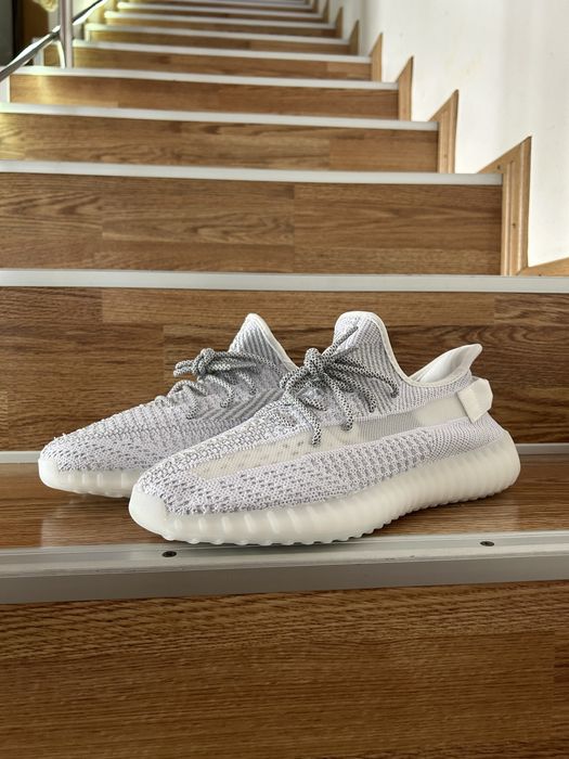 Vand Yeezy 350.