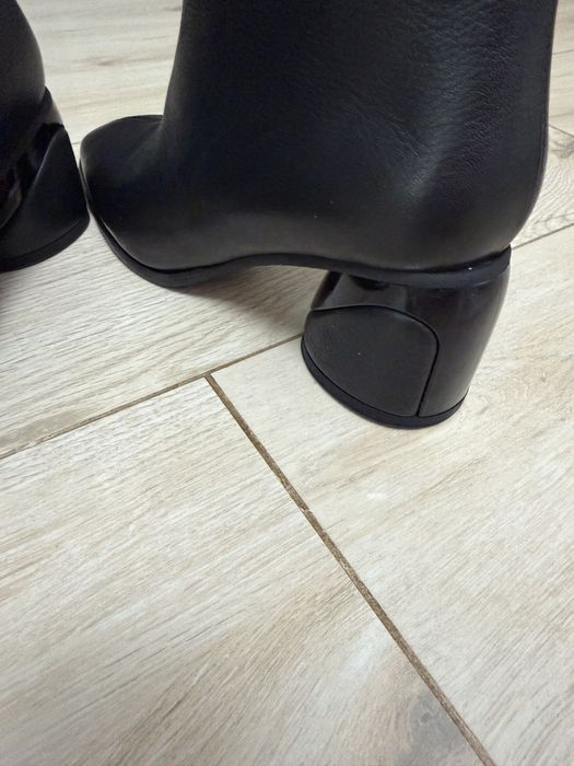 Botine din piele