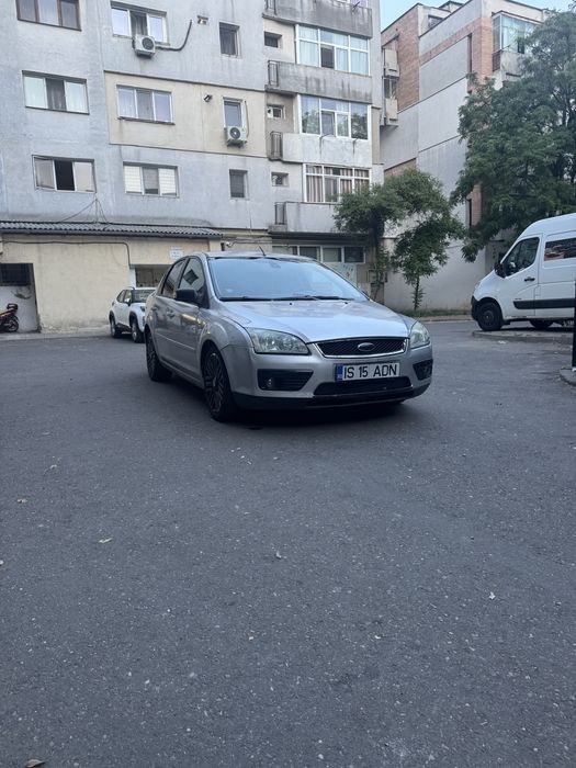 Ford Focus 2 Ghia 1.6 TDCI