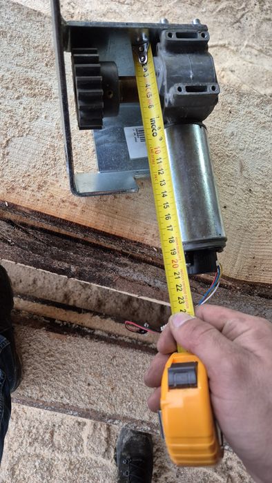 Motor electric 12 V reductor cu pinion