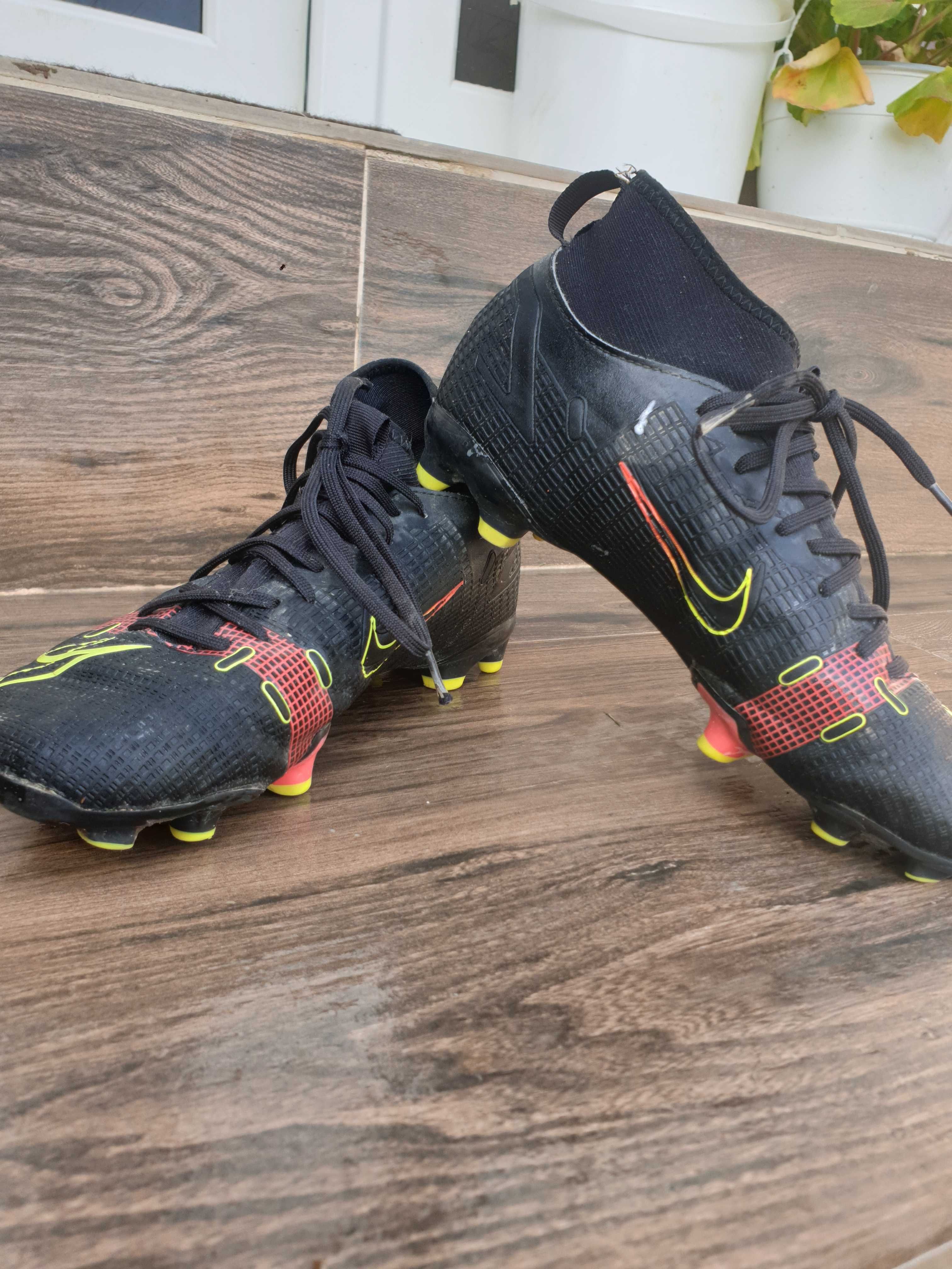 Vand ghete de fotbal nike