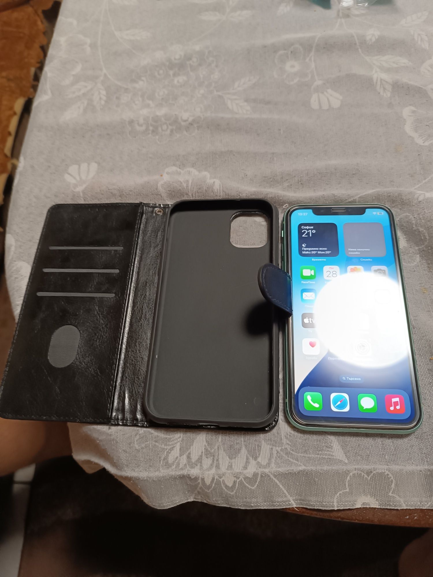 iPhone 11 64gb 76 процента батерия