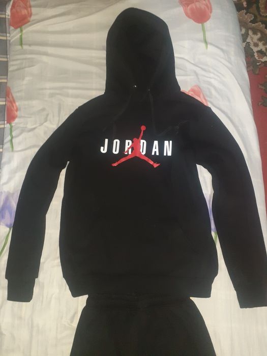 Продаёться женский костюм.""JORDAN".чёрного цвета.привезённый из кореи