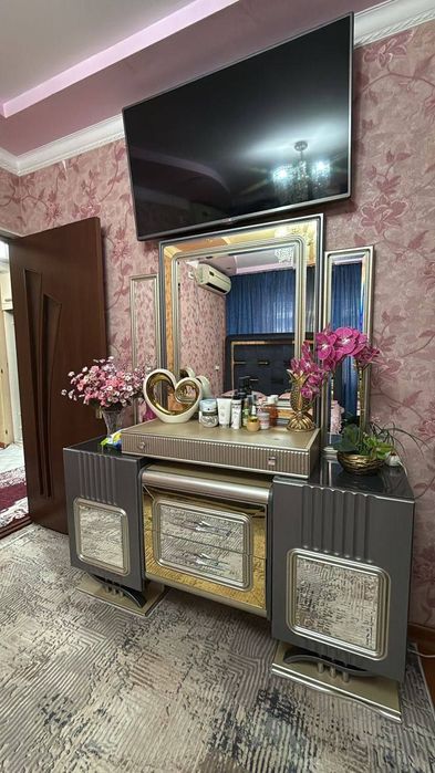 Спалний мебель и стол стуллар сотилади