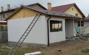 Vând case modulare pe structură de metal din panouri sandwich