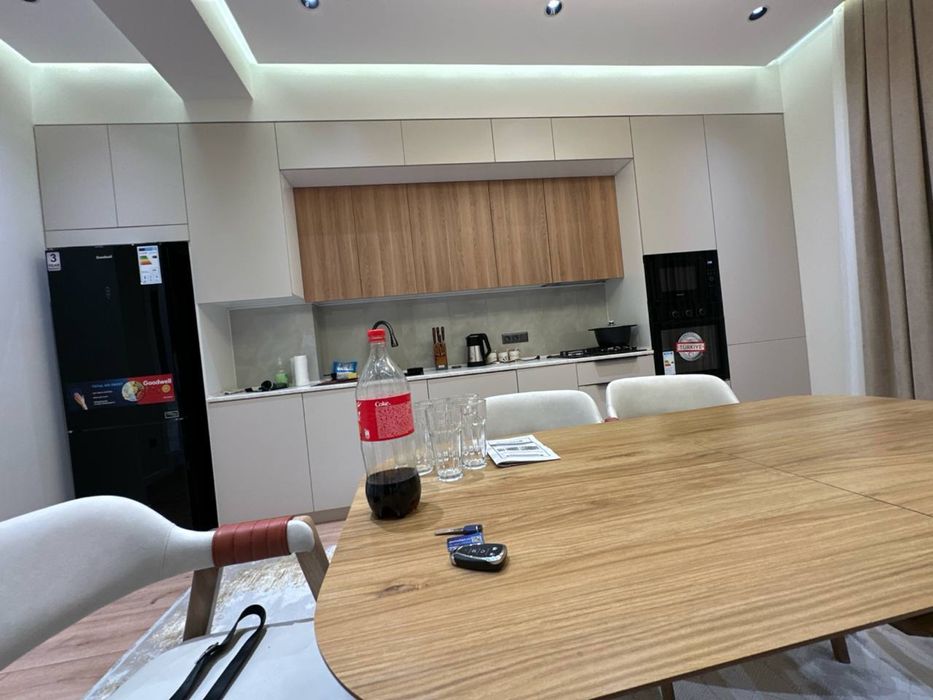 Kvartira sotiladi srochno