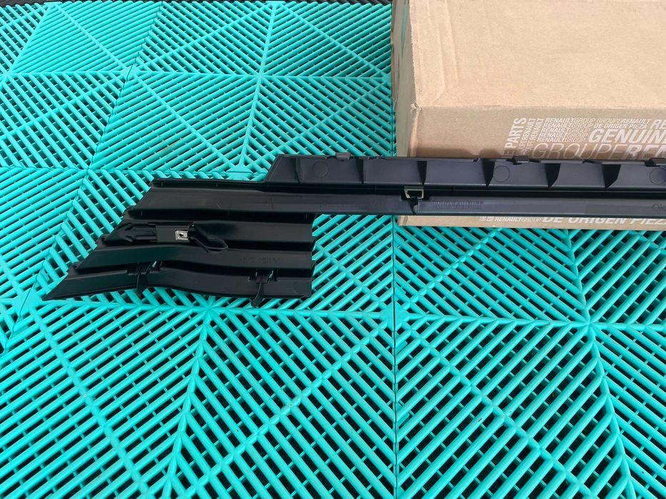 Grila inferioara bara fata Renault Megane 4 2016+ originala Renault