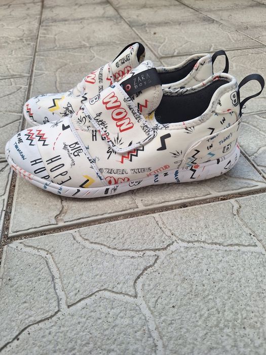 Adidași Zara Boys (grafiti)