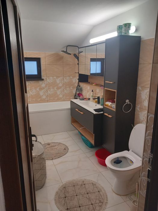 Inchiriez etajul casei pentru Targul de Craciun din Craiova