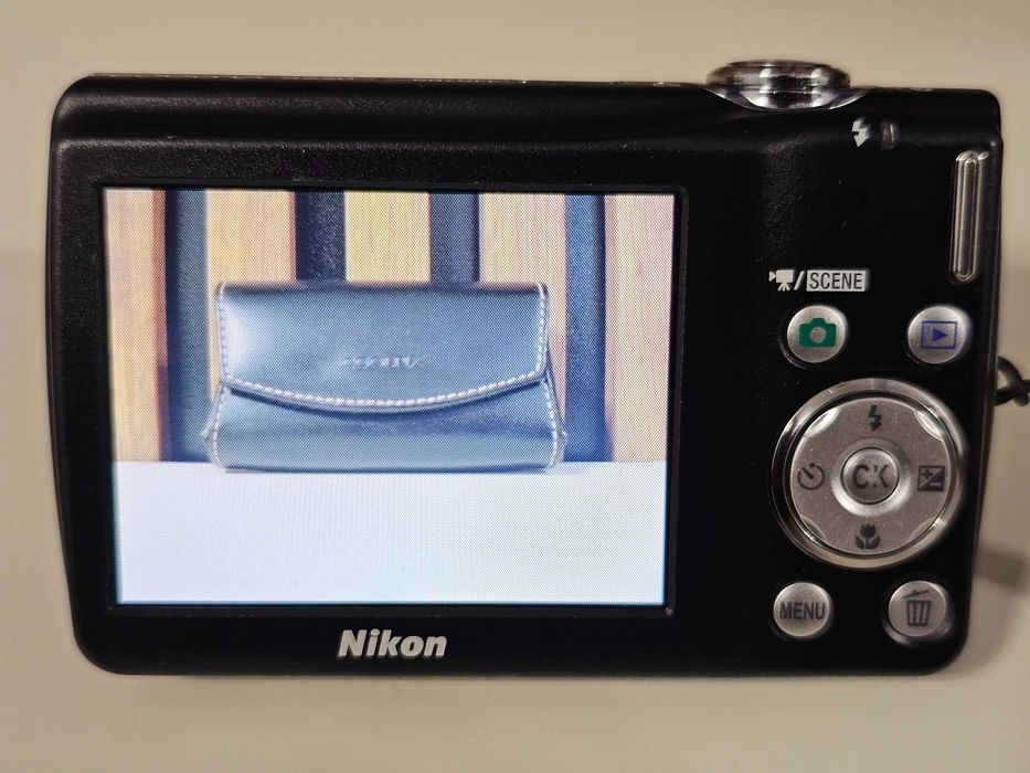 Aparat foto digital compact Nikon Coolpix S220 10MP 3x Zoom