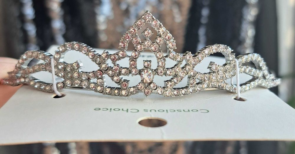 Vand diadema femei, cu strasuri, foarte frumoasa, marca H&M