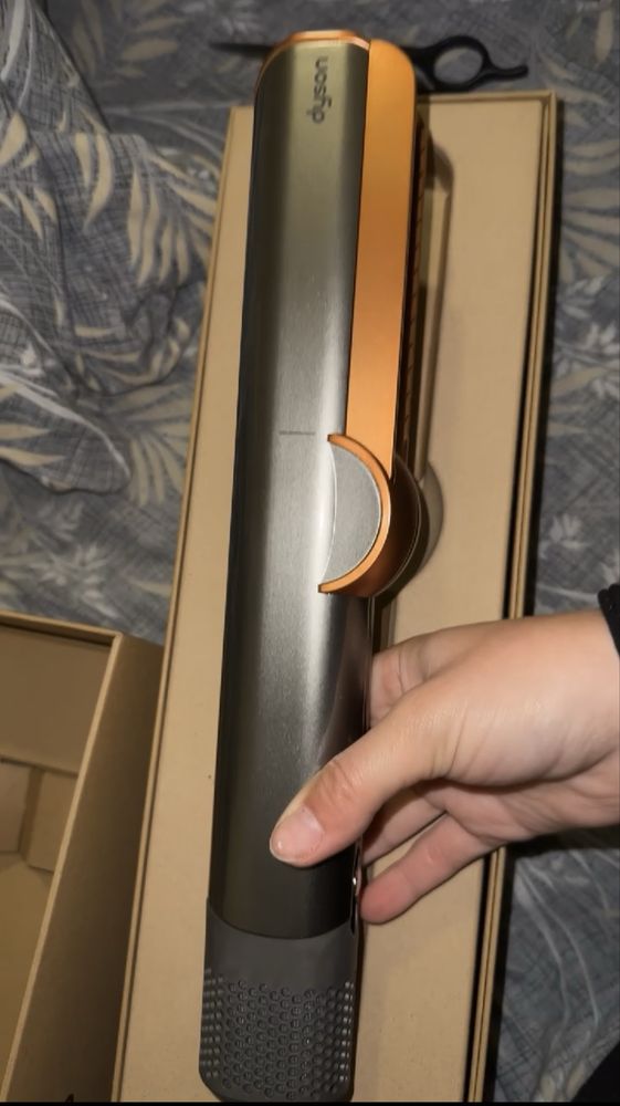 Dyson airstrait
