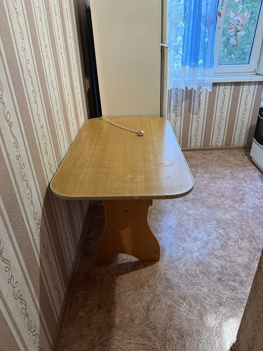 Продам  кухонный стол