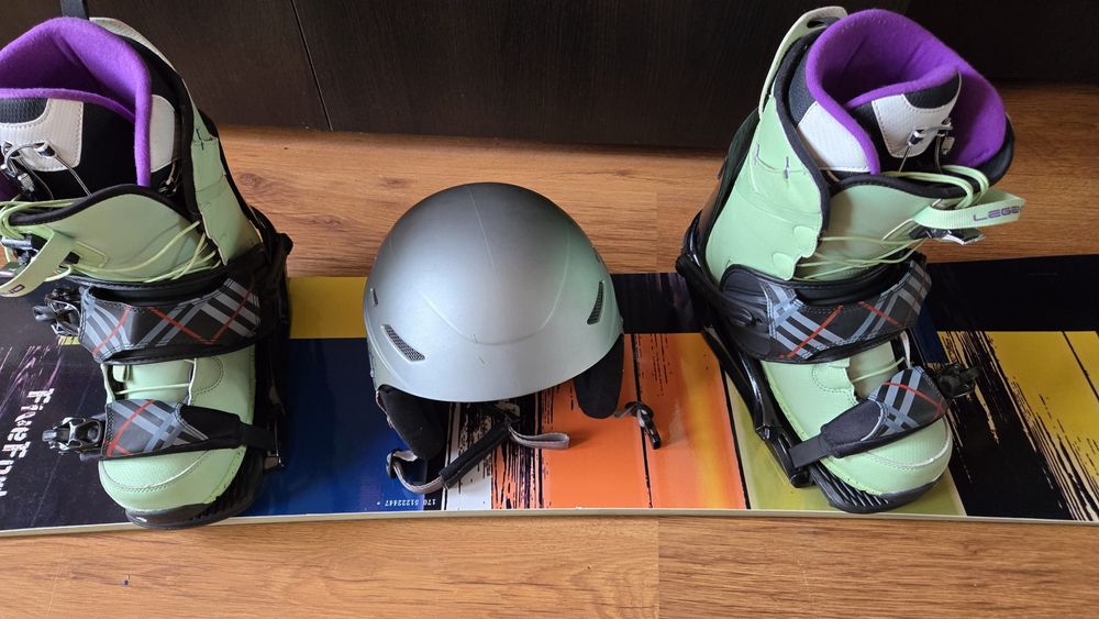 Сноуборд дъска автомати обувки каска комплект