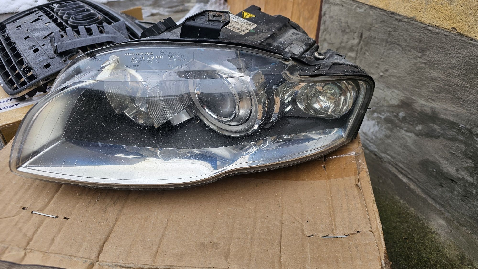 Ляв Фар от Audi A4 B7 3.0TDI