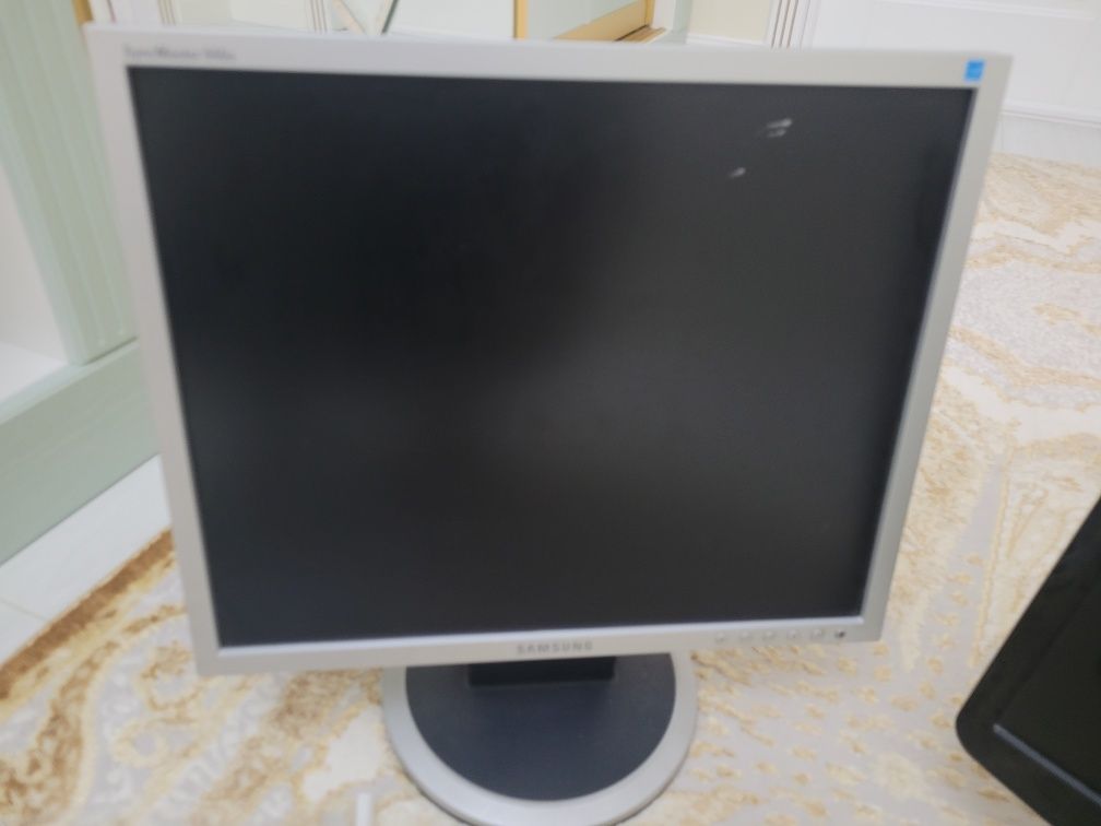 Монитор Samsung SyncMaster 940N