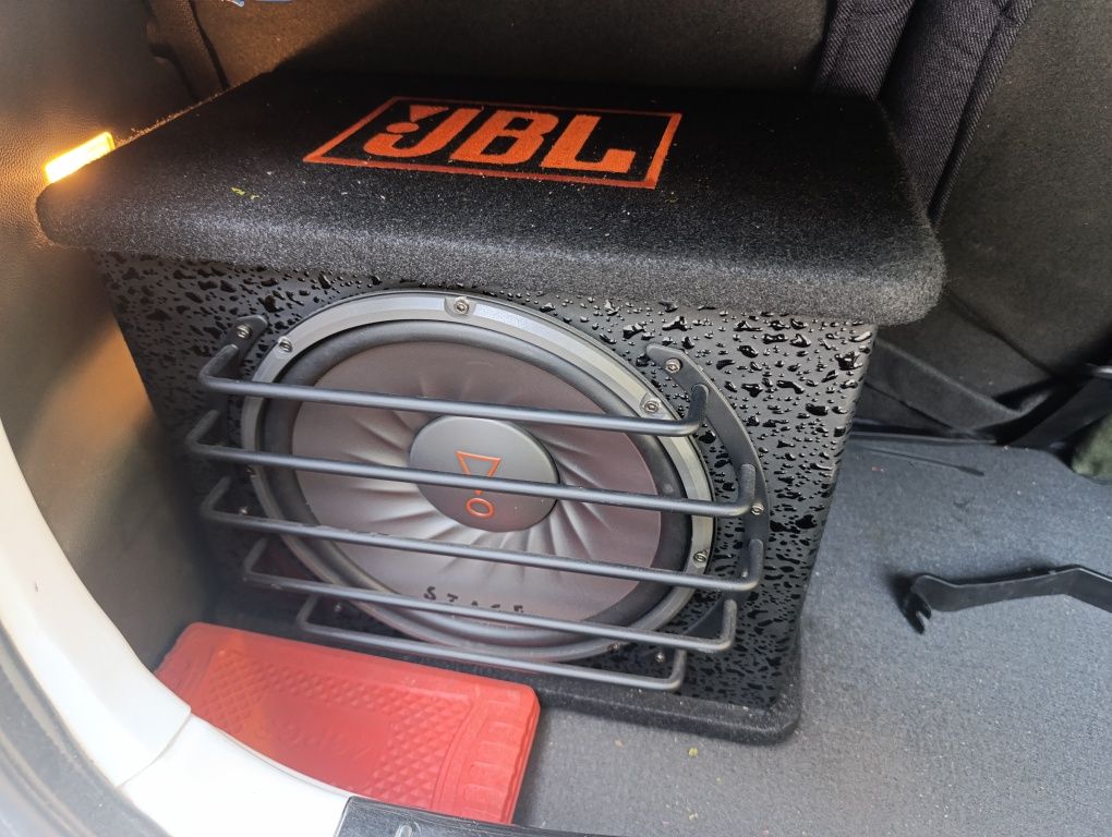 Сабвуфер jbl с усилителем