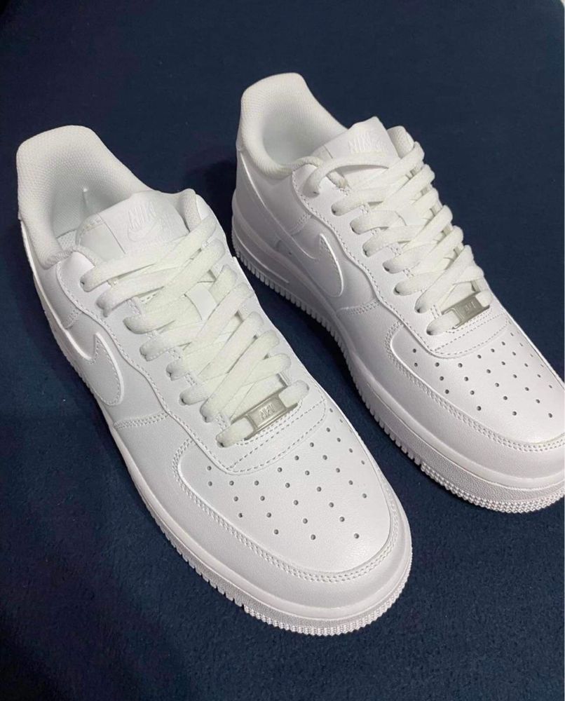 Adidași Nike AirForce 1 Model Universal