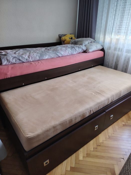 Set dormitor: pat dublu extensibil, dulap, comoda