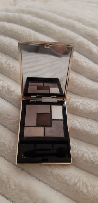 Paleta de farduri YSL,noua,originala