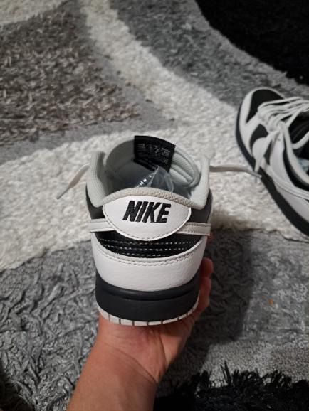 Nike dunk reverse panda