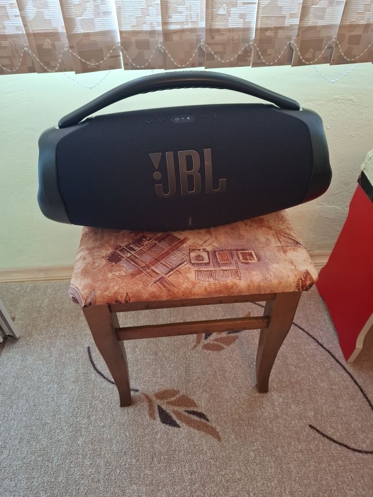 Jbl bonbox 3 перфектна