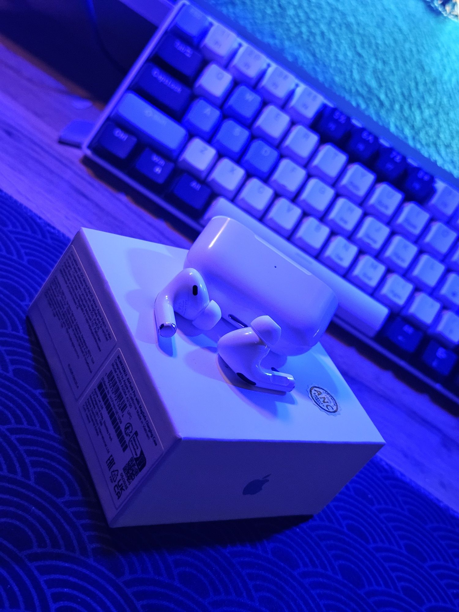 Продам AirPods Pro