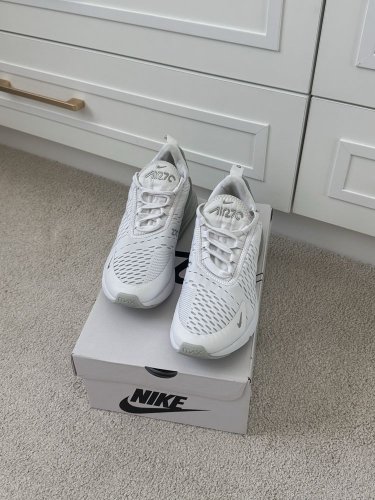 Дамски маратонки Nike Air Max 270