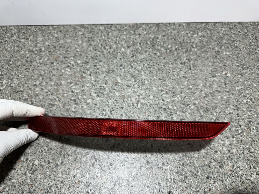 Catadioptru Bara Spate Dreapta Oe Audi A4 B9