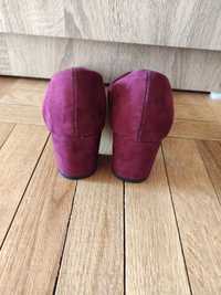 Обувки с дебел ток цвят бордо