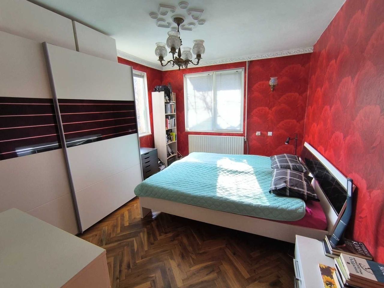 Продава се Къща в София, Център - 180 кв.м за 917 €/кв.м - Снимка #3