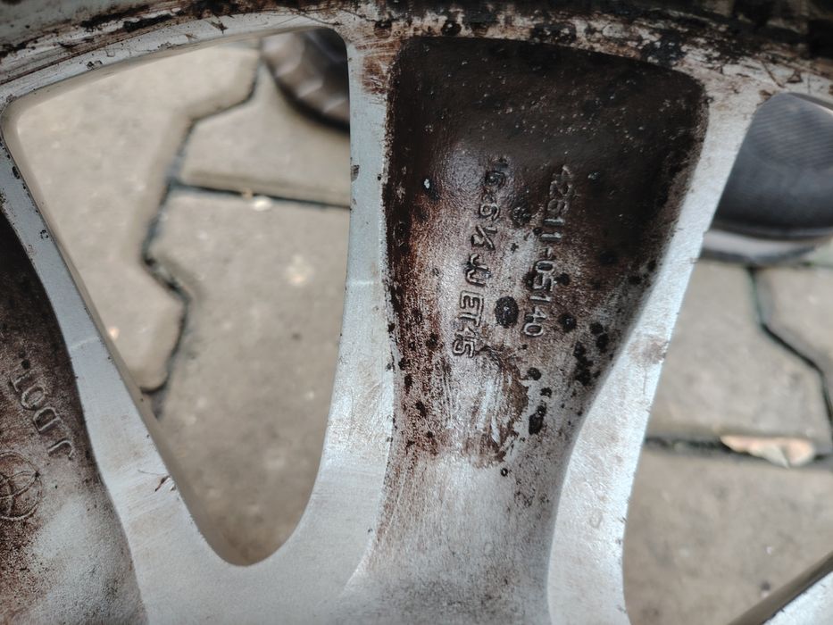 Vând jante originale Toyota pe 16