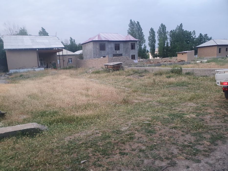 Samarqand viloyati jomboy tumanida 7 sotixli hovli sotiladi