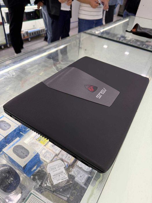 ASUS ROG RAM 16 GB ROM 1T intel Core i7