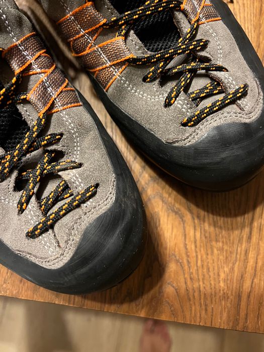 Обувки Scarpa номер 46