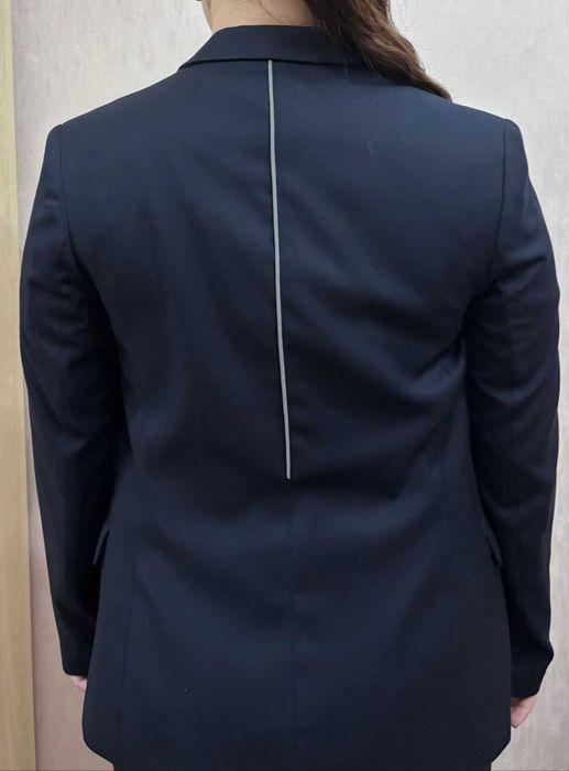 Школьный пиджак для учениц Назарбаев школы в отличном состоянии.