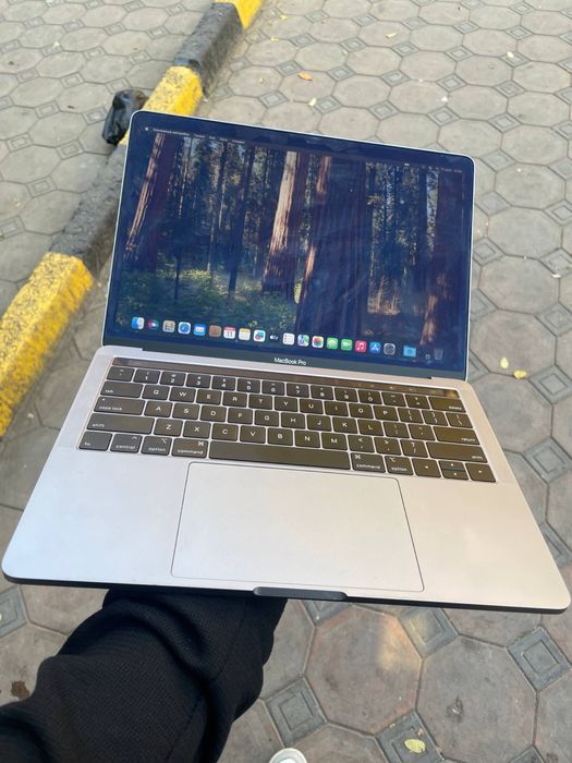 Macbook pro 2018 32/1024 3d grafika uchun 8k ekran 1.5 yil ishlatilgan