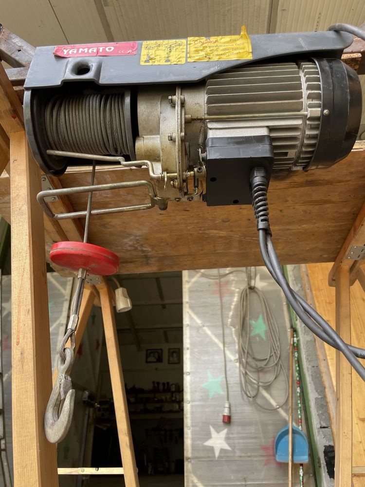 Palan electric Yamato 500 cu suport metalic inclus, 900W