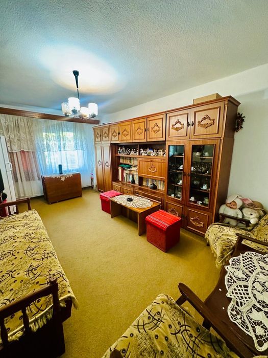 Apartament de vanzarea 3 camere etaj 1 / 4 curtea de arges decomandat