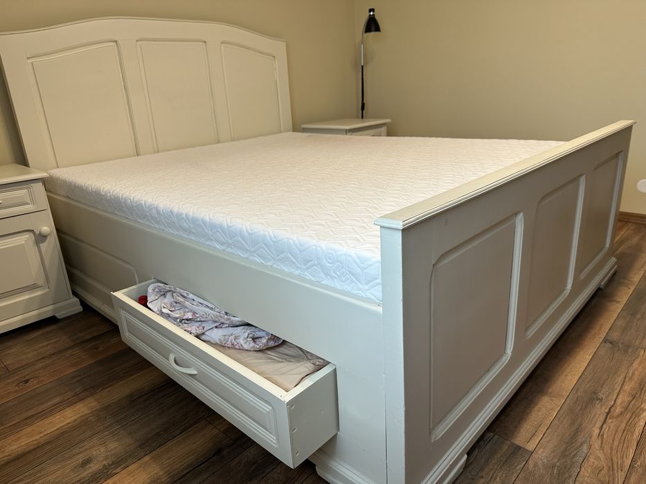 Mobila dormitor (pat, 2 noptiere, comoda, dulap)