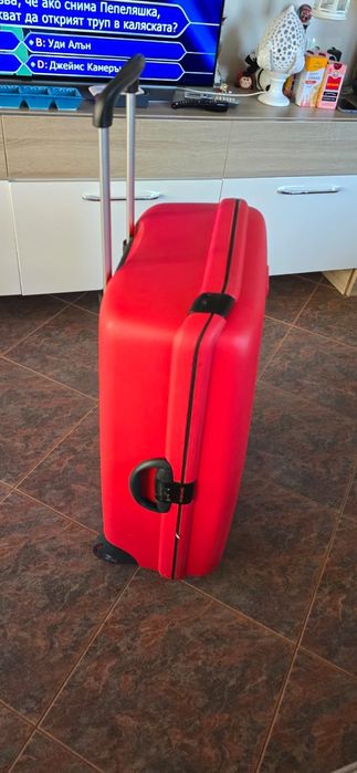 Голям твърд куфар Самсонайт с две колела