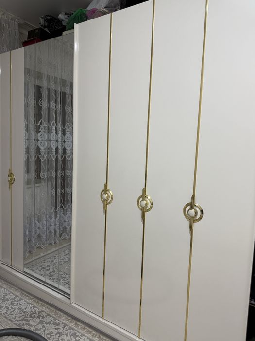 Продается шкаф купе с туалетым столом